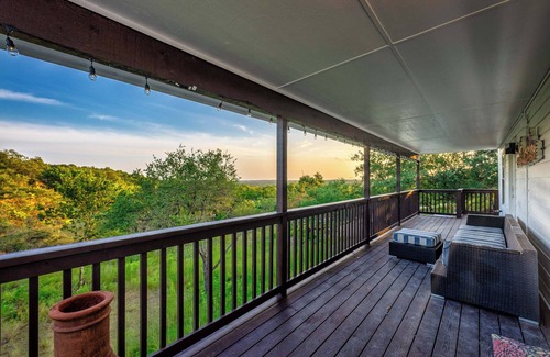West Oak Hill House | Sleeps 20, Private Pool, Backyard, Luxurious Home!