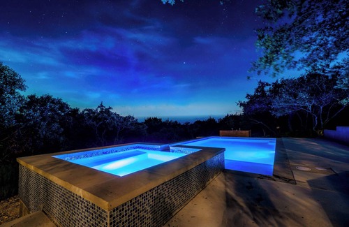 West Oak Hill House | Sleeps 20, Private Pool, Backyard, Luxurious Home!