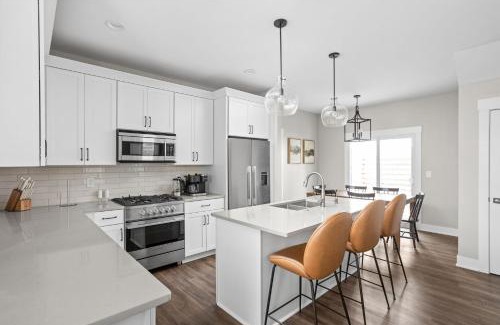 Westfield House | Sleeps 22-Downtown Westfield-Near Grand Park!