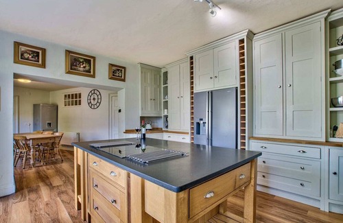 North Stoke Villa | Sleeps 28 - Stunning Country House with Pool & Sauna