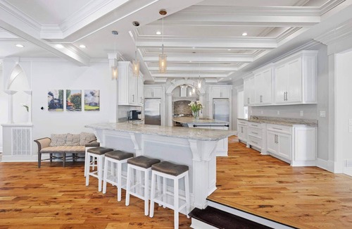 McDonald House | Sleeps 29~Pool~Tiki Bar~Hot Tub~Gym~Dogs Welcome!