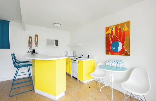 Desert Park Estates Hotel | Sleeps 32, 16-Room Hotel w/Pool | Monkey Tree