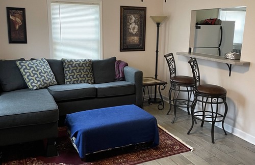 University City House | Sleeps 4, near Clayton business district, hospitals, traveling workers home