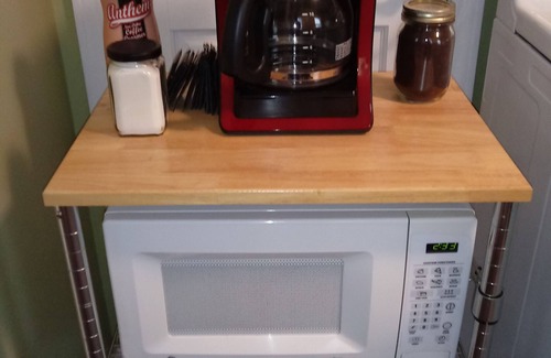 University City House | Sleeps 4, near Clayton business district, hospitals, traveling workers home