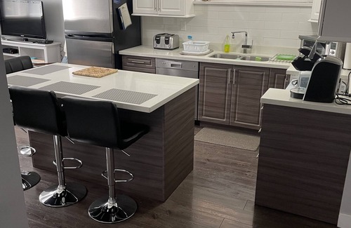Hastings Apartment | Sleeps 5 Clean & Cozy Hastings Sunrise Suite
