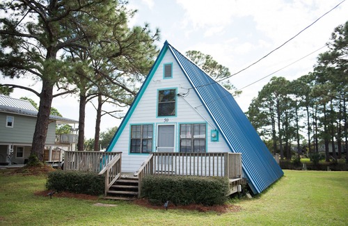 Alligator Point House | Sleeps 6 and prime fishing