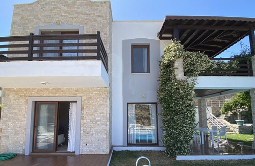 Gundogan Villa | Sleeps 6, Luxury Villa with a Private Pool - AWZ 303