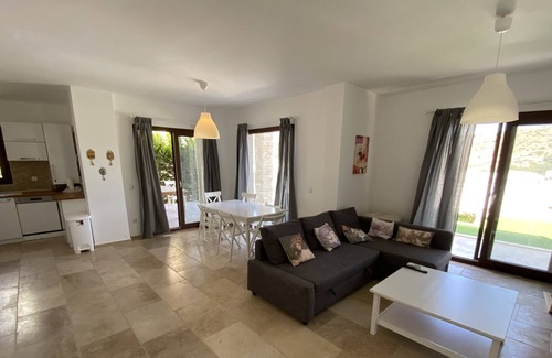 Gundogan Villa | Sleeps 6, Luxury Villa with a Private Pool - AWZ 303
