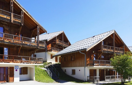 La Toussuire Condo | Sleeps 6! Mountain Adventure + FREE Shuttles