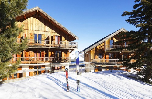 La Toussuire Condo | Sleeps 6! Mountain Adventure + FREE Shuttles