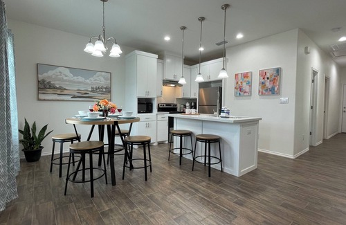 La Feria House | Sleeps 6- Newly Blt Comfortable Clean & Inviting La Feria 2 Bed 2 Bath BBQ, WD