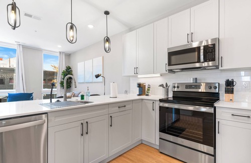 Northern Liberties Apartment | Sleeps 6 - Pier Views - Near Fishtown & Old City!