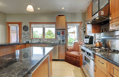 James Bay House | Sleeps 8+, James Bay, Victoria BC, Dallas Rd. Ocean Views from every room!
