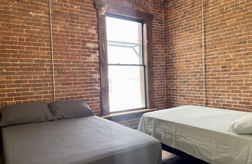 Pawtucket Apartment | Sleeps 8 Newly renovated 3bedroom Loft close to highway