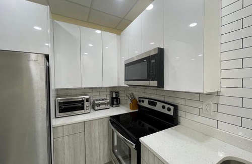 Pawtucket Apartment | Sleeps 8 Newly renovated 3bedroom Loft close to highway