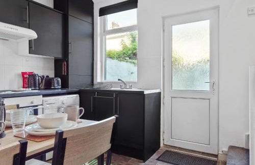 Barrow-in-Furness House | Sleeps 8! Stylish 2 Bedroom House In Barrow-in-Furness - close to BAE Systems, Hospital & Lakes