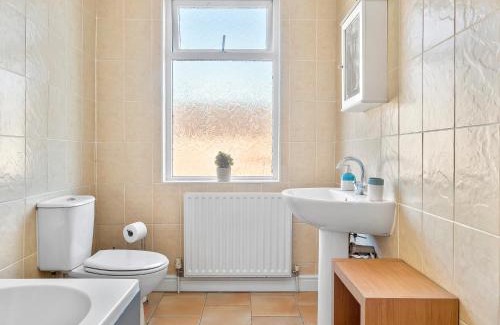 Barrow-in-Furness House | Sleeps 8! Stylish 2 Bedroom House In Barrow-in-Furness - close to BAE Systems, Hospital & Lakes