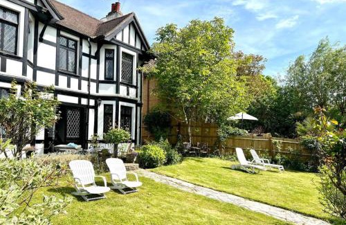 Wraysbury House | Sleeps 8 Thamefront Gem w PetsOK Free Parking