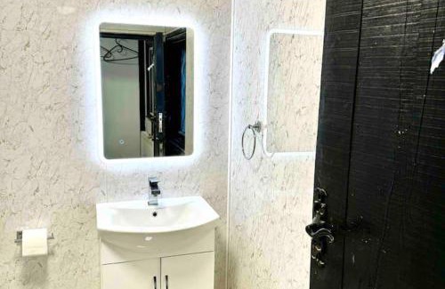 Wraysbury House | Sleeps 8 Thamefront Gem w PetsOK Free Parking