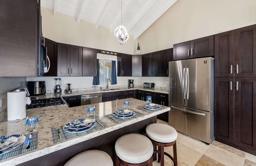 Green Cay Plantation Villa | Sleeps 9 - Generator - Central Location - POOL!