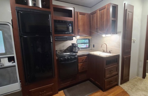 Eddyville House | Sleeps up to 10 people! Ask about our hunter specials!