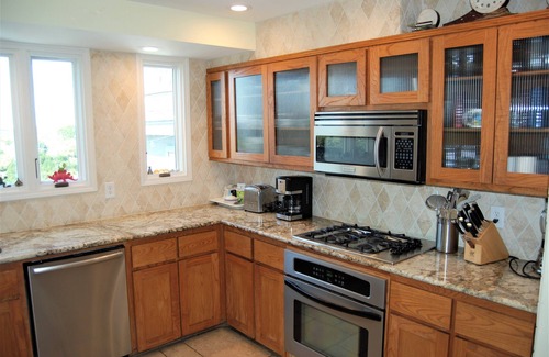 Lost Creek House | Sleeps10-Beautiful Views, Secluded, Heated Pool, Fireplace, Very Comfy 5 Bedroom