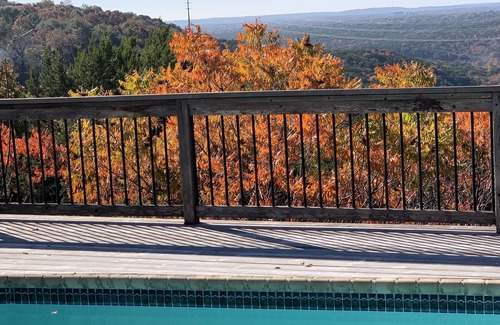 Lost Creek House | Sleeps10-Beautiful Views, Secluded, Heated Pool, Fireplace, Very Comfy 5 Bedroom
