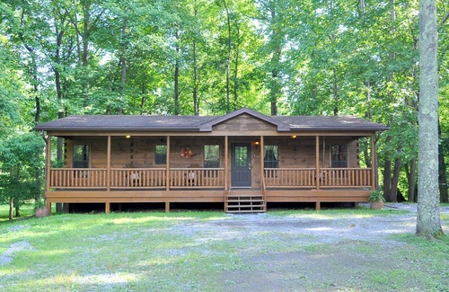 Berkeley Springs Cabin | Sleepy Creek - Creekside Escape