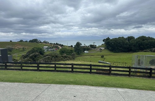 Whakatiwai House | SLICE OF HEAVEN IN KAIAUA WITH SEA VIEWS - BEACH & PARK WITHIN WALKING DISTANCE