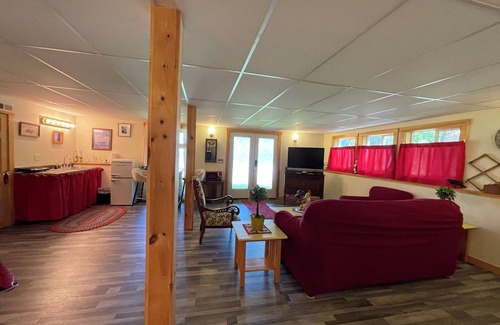 Northport Apartment | Slice of Heaven, steps to the beach