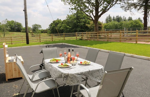 Magherafelt Cottage | SLIEVE GALLION COTTAGE, family friendly, with a garden in Moneymore