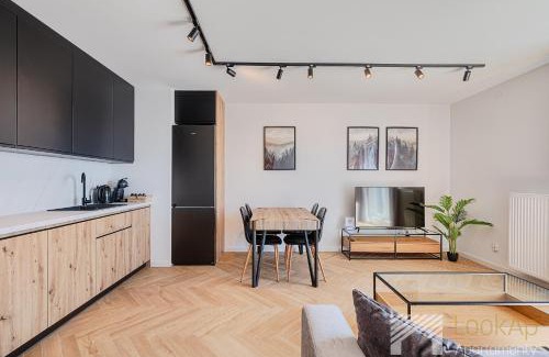 Lodz Apartment | Slovianka Sky View by LookAp darmowy parking, Jacuzzi i basen !