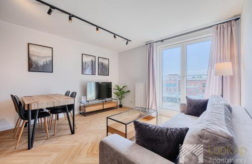 Lodz Apartment | Slovianka Sky View by LookAp darmowy parking, Jacuzzi i basen !