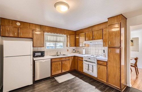 Lakewood House | Smack Dab in the Middle of FUN!