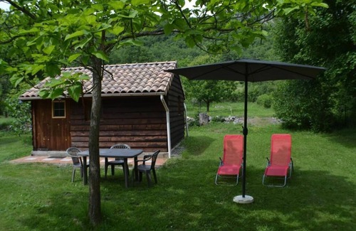 Roquefort-les-Cascades Ski Chalet | Small 18m2 chalet just a stone's throw from the waterfalls, in a relaxing location!