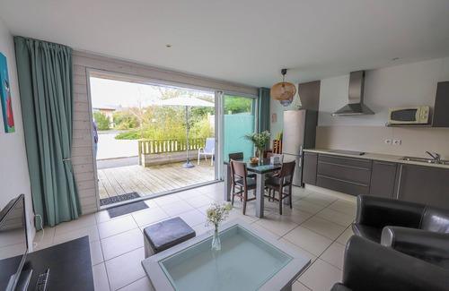 Guisseny Cottage | SMALL 2/4 PERS HOUSE 100 METRES FROM THE BEACH WITH SWIMMING POOL