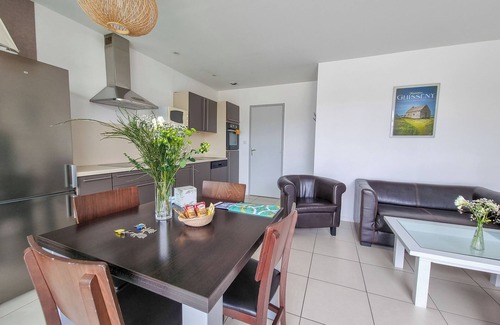 Guisseny Cottage | SMALL 2/4 PERS HOUSE 100 METRES FROM THE BEACH WITH SWIMMING POOL