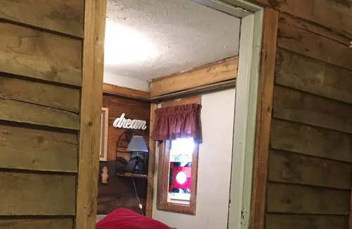 Mattoon Apartment | Small 3 room suite for one