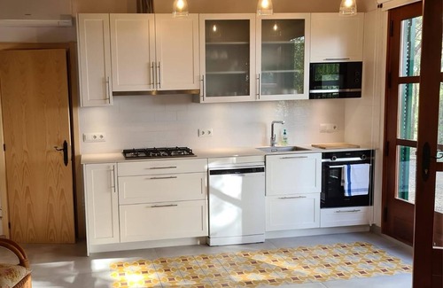 Valls Apartment | Small and comfortable independent house. Spacious private garden.3 km Valls