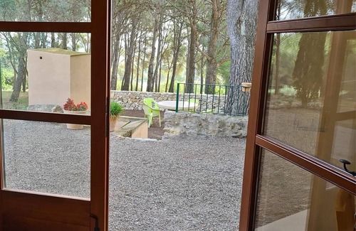 Valls Apartment | Small and comfortable independent house. Spacious private garden.3 km Valls