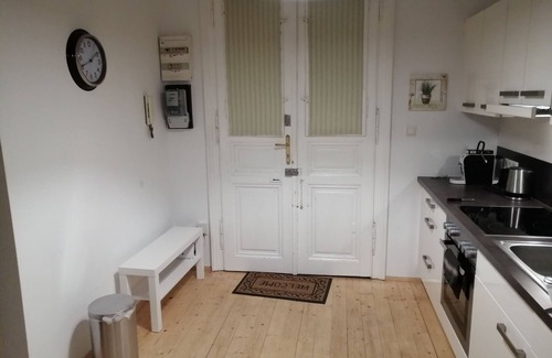 Funfhaus Apartment | small apartment: close to the subway, quiet courtyard