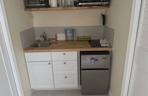 Westgate Apartment | Small apt Chic 1-bedroom apartment with AC, WiFi in wonderful West Palm Beach