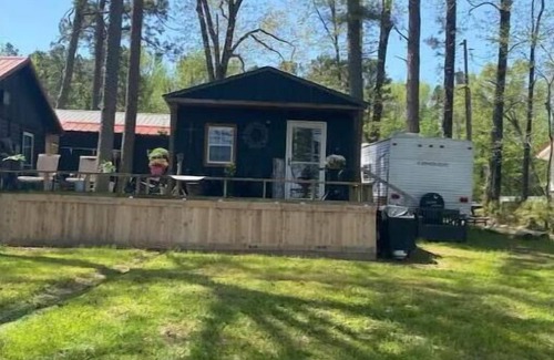 Russellville Cabin | Small cabin right on the lake !