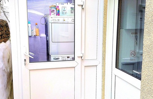 St. Blazey Apartment | Small Catering Flat in nat. reserve. Pet friendly. Free return Eden taxi B4 9pm.