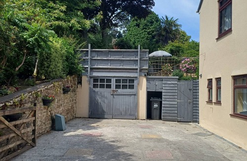 St. Blazey Apartment | Small Catering Flat in nat. reserve. Pet friendly. Free return Eden taxi B4 9pm.