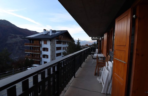 St. Luc Apartment | Small, cute and cozy apartment on the ground floor of a building located approx. 100m from the shutt