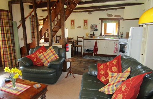 Meuzac Cottage | Small delightful Cottage in secluded hamlet of Chabrenas