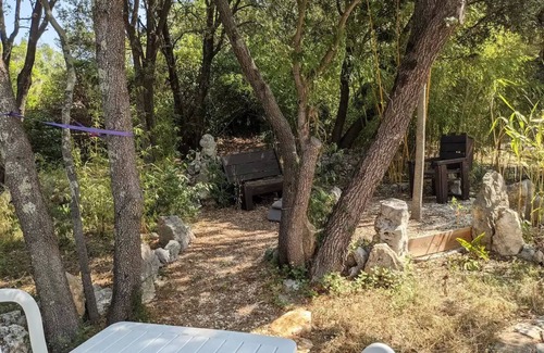 Garrigues-Sainte-Eulalie Apartment | Small house with private garden near Uzès.