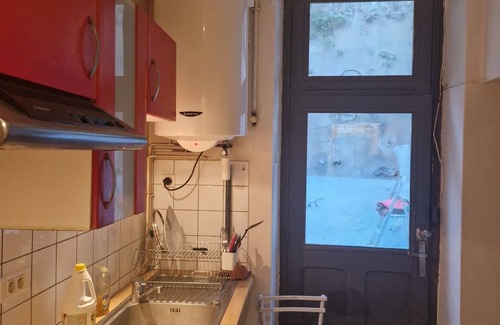 Dole Apartment | Small furnished apartment close to shops and tourist attractions