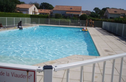 Saint-Michel-Chef-Chef House | Small house, 300 m from the beach, sleeps 7, swimming pool in the residence